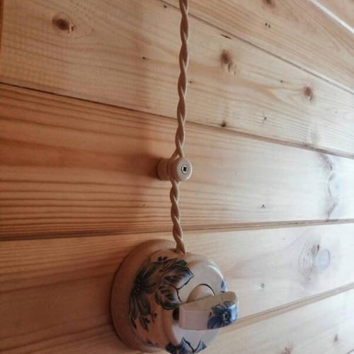 Думаю, в деревянном доме не так много безопасных вариантов. 02