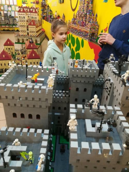 Последнее время жизнь на каких-то беспредельных скоростях мчит. 09