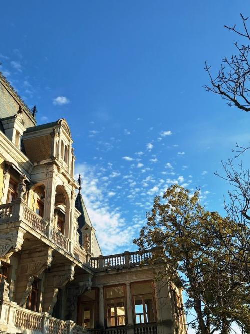 Массандровский дворец, который часто называют Крымским Версалем или французским замком. 04 Массандровский дворец, который часто называют Крымским Версалем или французским замком. 04