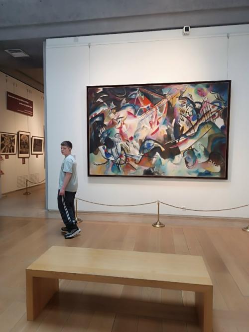 Мало кто знает, что напротив эрмитажа есть замечательный современный музей главного штаба. 08