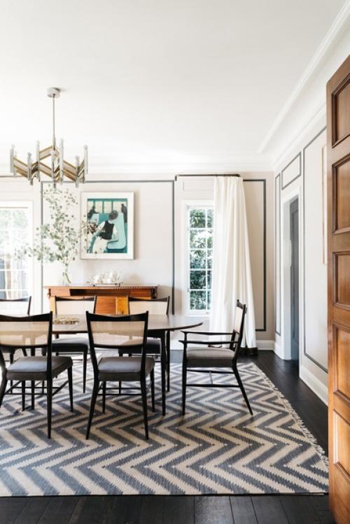 Современная лаконичность и очарование старины гармонично сочетаются в обновленном кирпичном особняке, построенном в 1925 году. 01