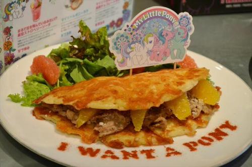 В Токио (Япония) открылось единственное в мире кафе, посвященное детскому анимационному сериалу My Little Pony. 03