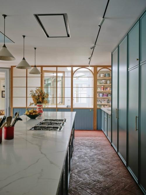 Лондонский особняк 1920-х: антиквариат, уорхол и коллекция стеклянных колокольчиков. 06