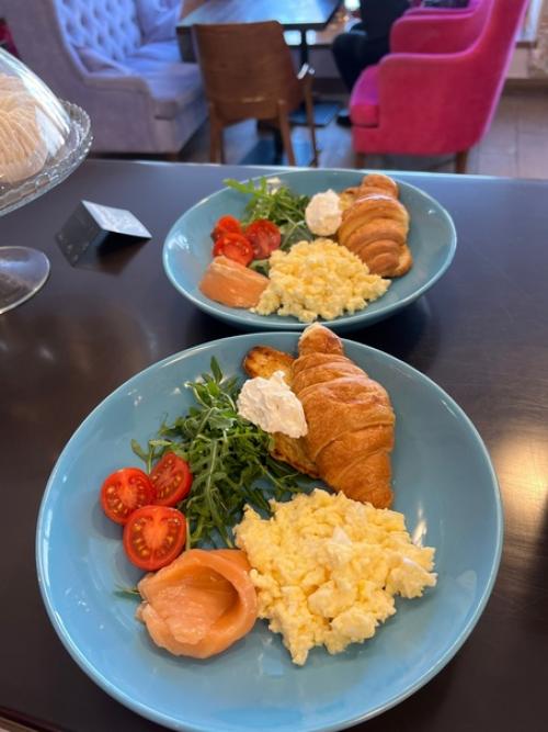 Не отказываете себе в удовольсвии провести выходные безумно вкусно. 04