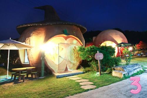 Внимание! Только в том случае, если вы планируете отдых в Корее, то, возможно, у вас возникает вопрос, в каком отеле остановиться. 04 Внимание! Только в том случае, если вы планируете отдых в Корее, то, возможно, у вас возникает вопрос, в каком отеле остановиться. 04