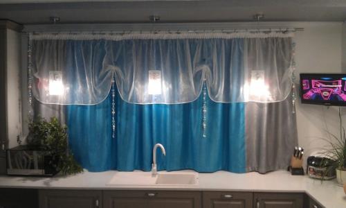 Шторы для кухни - это огромный размах фантазии хозяек, которые очень много времени проводят именно на кухне. 01