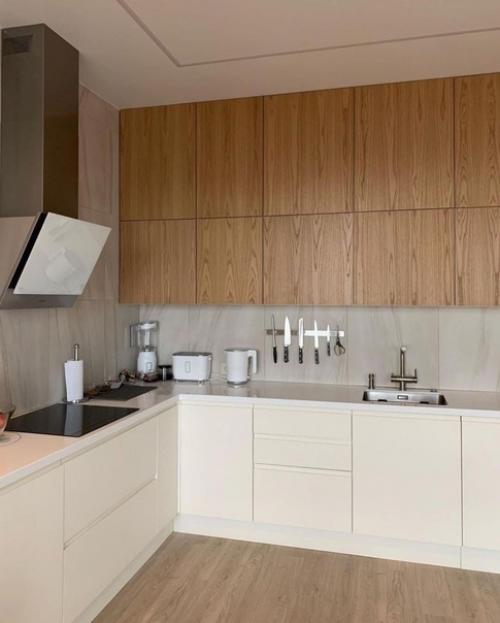 Бежевый - это один из самых беспроигрышных и универсальных цветов, который может стать отправной точкой в оформлении интерьера кухни в любом стиле. 03