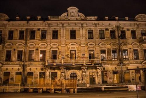 Спасти дом с атлантами! 02