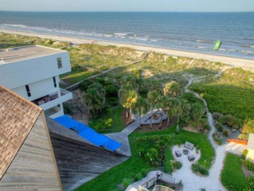 Пляжный дом - пирамида на берегу океана в атлантик - бич, США. 05