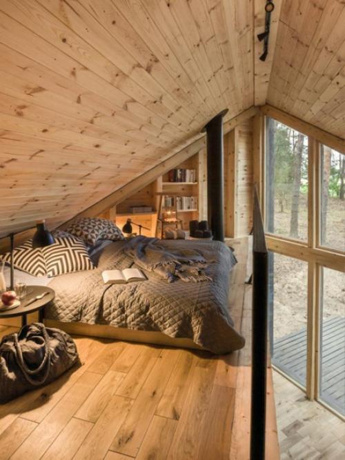 Домик на КРАЮ леса со ставнями во всю стену. 05