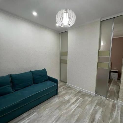 Общая площадь жилья составляет 45 квадратных метров. 02