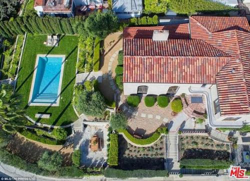 Эллен помпео продает дом в средиземноморском стиле. 01