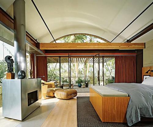 Сегодня мы в гостях у актрисы Деми Мур побываем. 03