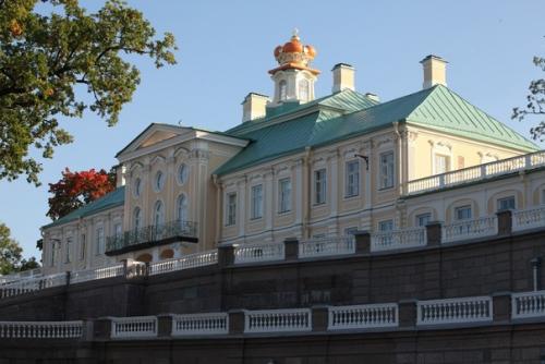 А знаете ли вы, что в большом меншиковском дворце когда-то располагалась турецкая баня со стеклянной крышей? 04