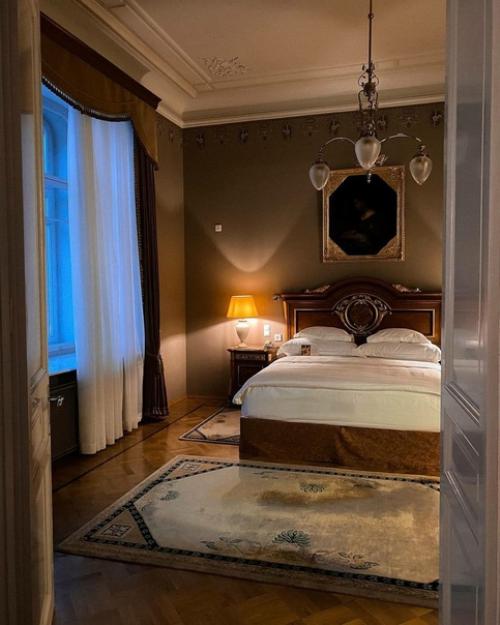 Уверены, что сохранить историческое здание гостиницы националь со всей его уникальной начинкой покруче самого современного дизайна. 09