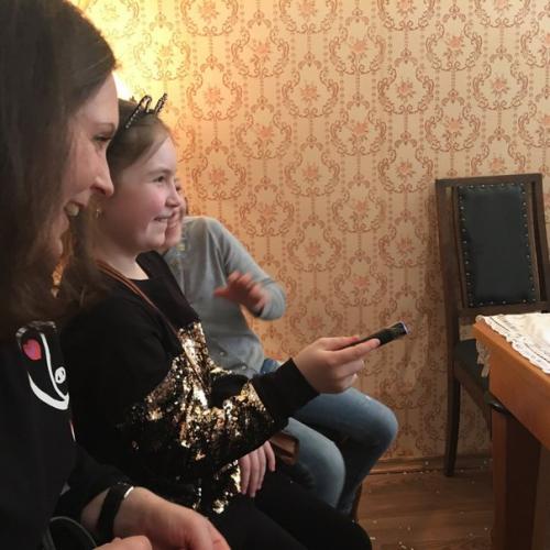 Когда-то это была обычная питерская коммуналка: вход в арку с набережной, двор - колодец, высокий третий этаж. 05