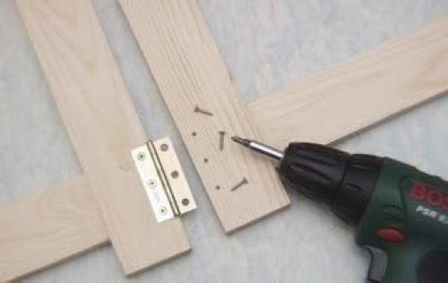 Как сделать складной маленький столик для маленькой кухни или балкона. 04