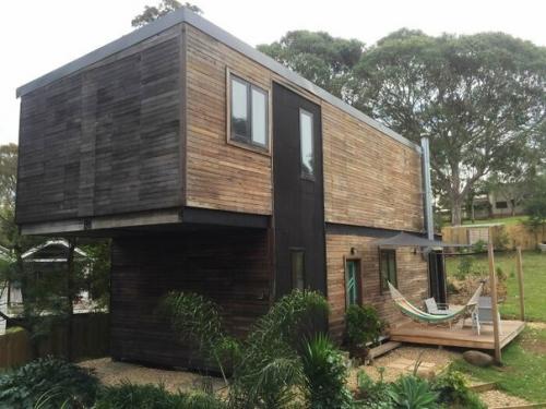 Австралиец превратил 4 грузовых контейнера в современный дом. 04