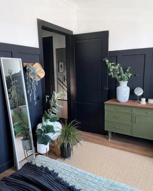 Добро пожаловать в стильную и уютную квартиру Виктории Ustinovavv, в которой используется темная цветовая гамма. 03