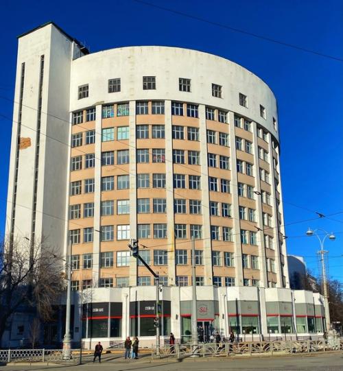 Традиционно отметил свой день рождения в кругу семьи. 07