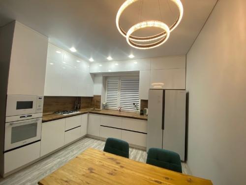 Белая кухня - это легкость, свежесть, свобода и чистота. 01