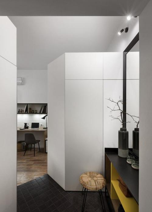 Очень маленькая квартира в Одессе, предназначенная для студентки. 05