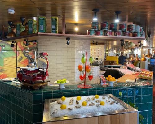 Традиционно отметил свой день рождения в кругу семьи. 04