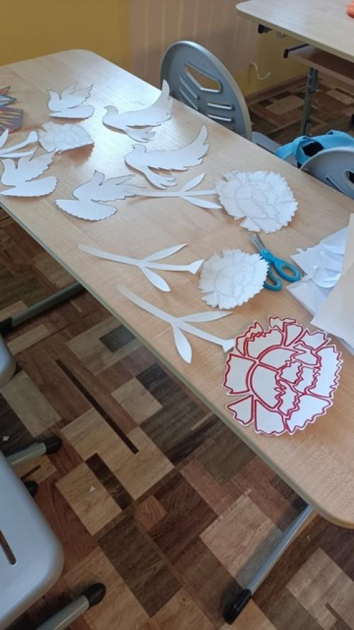 Накануне праздника мы также у акции Окна Победы присоединились. 02