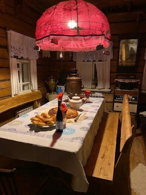 Новгородский строитель.  Русская печь, баня и сказочные росписи: терем в Мышкине. 07