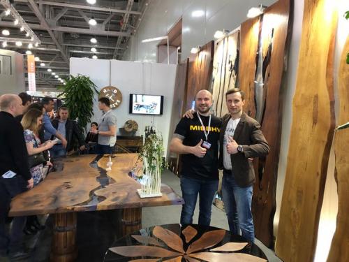 Вчера зашёл на выставку дизайна и строительства к своему другу, который занимается производством эксклюзивной мебели и то что бросается в глаза?