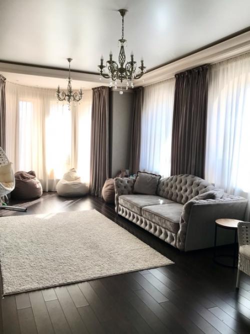 Очередь и до гостиной дошла. 01