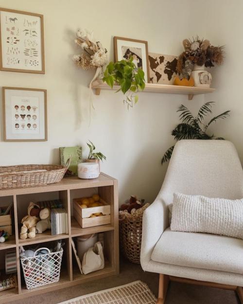 Современный скандинавский дом с мебелью икеа и зелёными растениями. 05