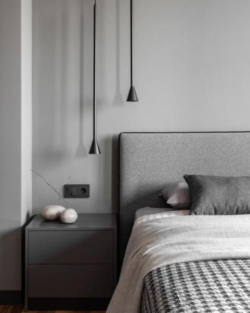 Многие боятся темных интерьеров, но на деле в таком пространстве складывается уютная атмосфера, в которой комфортно находиться. 03