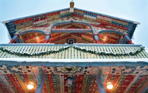 Новгородский строитель.  Русская печь, баня и сказочные росписи: терем в Мышкине. 03