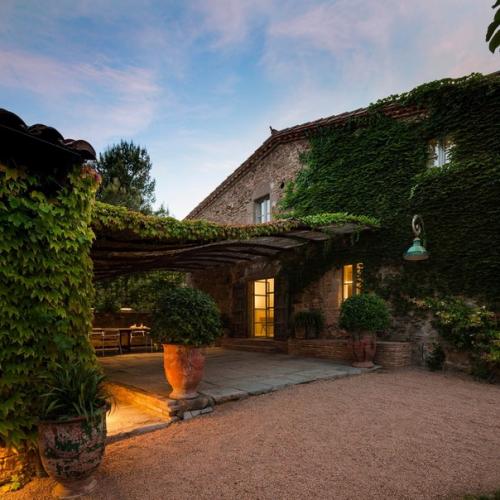 Дом Empord?  В Испании. 01