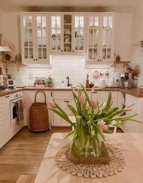 Очень красивая и уютная кухня. 03