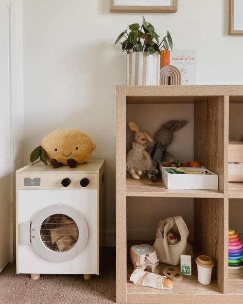 Современный скандинавский дом с мебелью икеа и зелёными растениями. 03