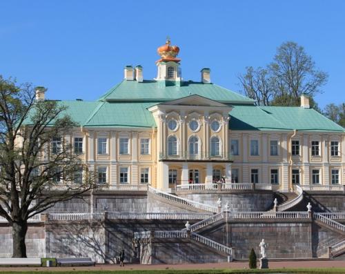А знаете ли вы, что в большом меншиковском дворце когда-то располагалась турецкая баня со стеклянной крышей? 02