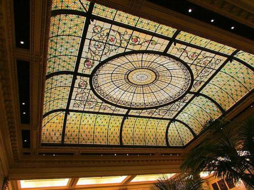 Потолочный витраж!  Витраж в интерьере богатую историю имеет. 03