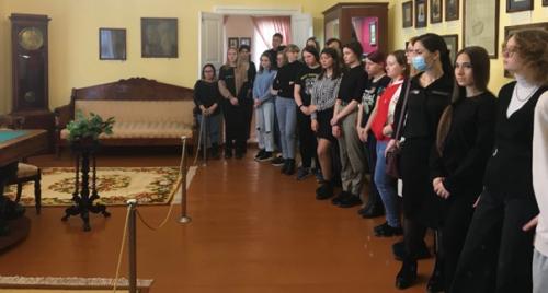 8 апреля 2022 г. тематический классный час в 191 сд группе был проведен в доме - музее декабристов. 04
