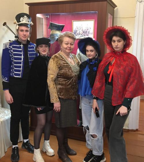 8 апреля 2022 г. тематический классный час в 191 сд группе был проведен в доме - музее декабристов. 01