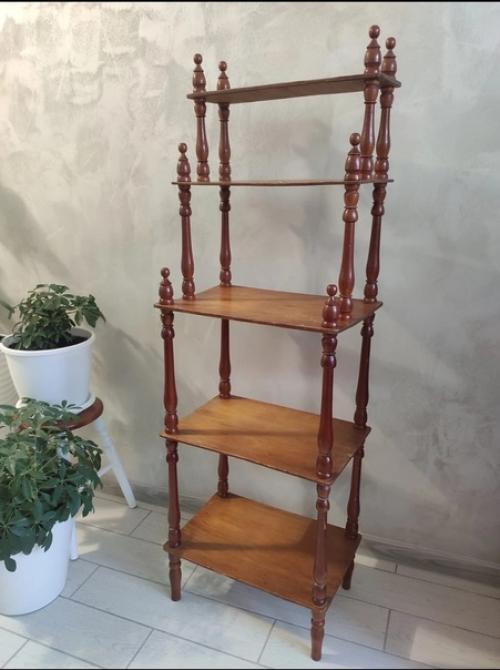 Этажерку в сарае нашли, починили и в дом принесли. 01