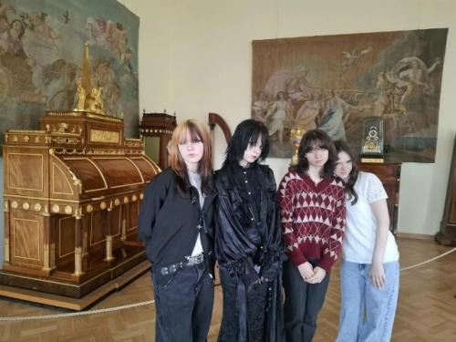 /9 А в эрмитаже/. 04