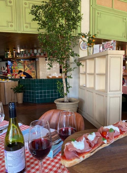 Традиционно отметил свой день рождения в кругу семьи. 01