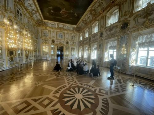 Учащиеся 3-3 класса побывали в большом петергофском дворце! 06