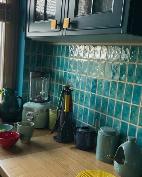 Плитка с эффектом водной глади на кухне. 06