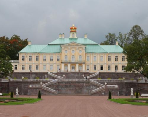 А знаете ли вы, что в большом меншиковском дворце когда-то располагалась турецкая баня со стеклянной крышей? 03