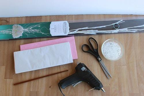 Веточка светящейся цветущей вишни из бумаги. 02