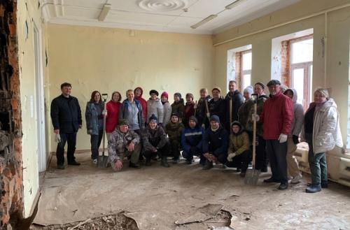 5 апреля прошел субботник в доме теребина, силами работников культуры и музея, был убран мусор и расчищены комнаты. 06