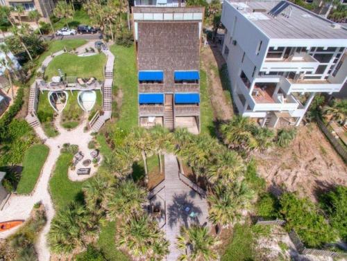 Пляжный дом - пирамида на берегу океана в атлантик - бич, США. 06